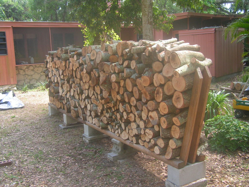 build a firewood rack for stacking